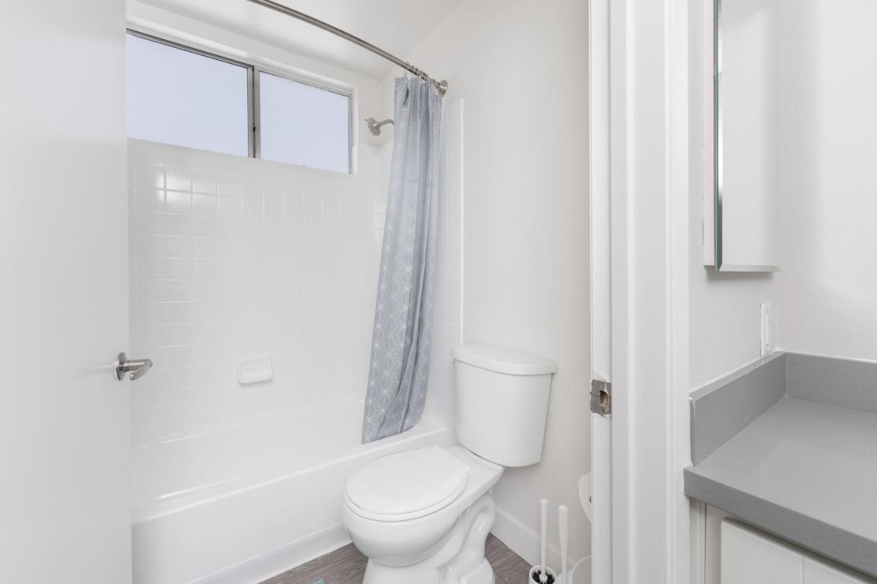Universal Studios 8 Min Drive Two Bedroom Apartment With Free Parking لوس أنجلوس المظهر الخارجي الصورة