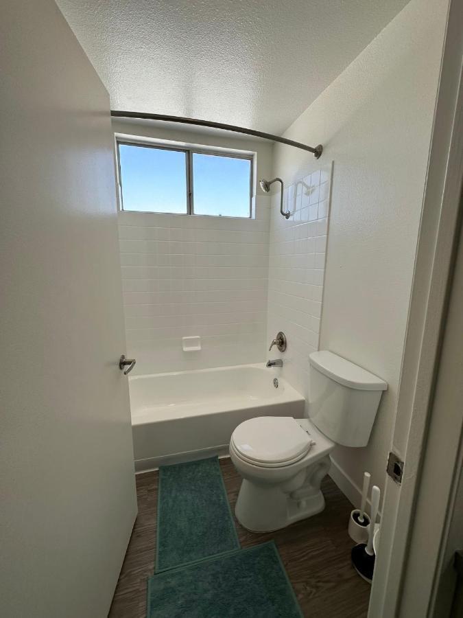 Universal Studios 8 Min Drive Two Bedroom Apartment With Free Parking لوس أنجلوس المظهر الخارجي الصورة