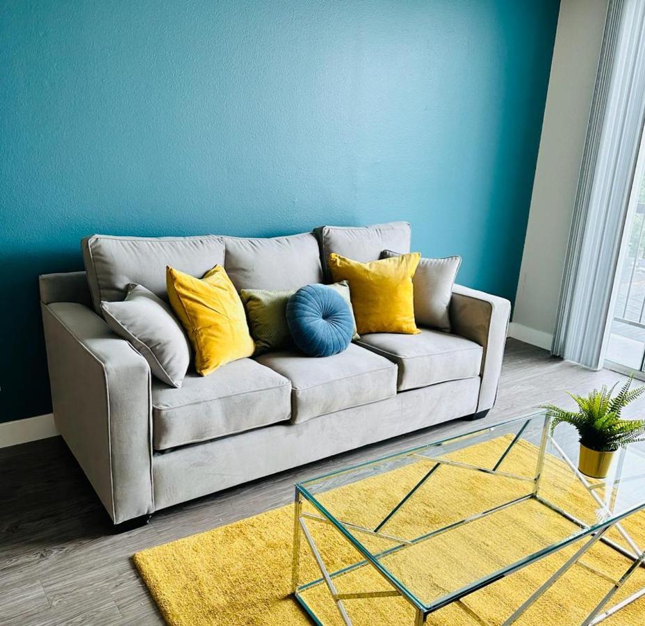 Universal Studios 8 Min Drive Two Bedroom Apartment With Free Parking لوس أنجلوس المظهر الخارجي الصورة